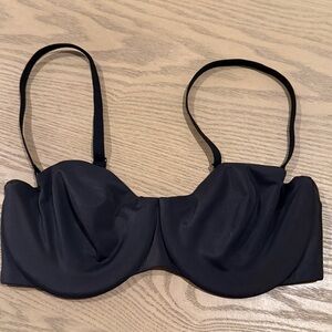 SKIMS Smoothing Unlined Strapless Bra 32C